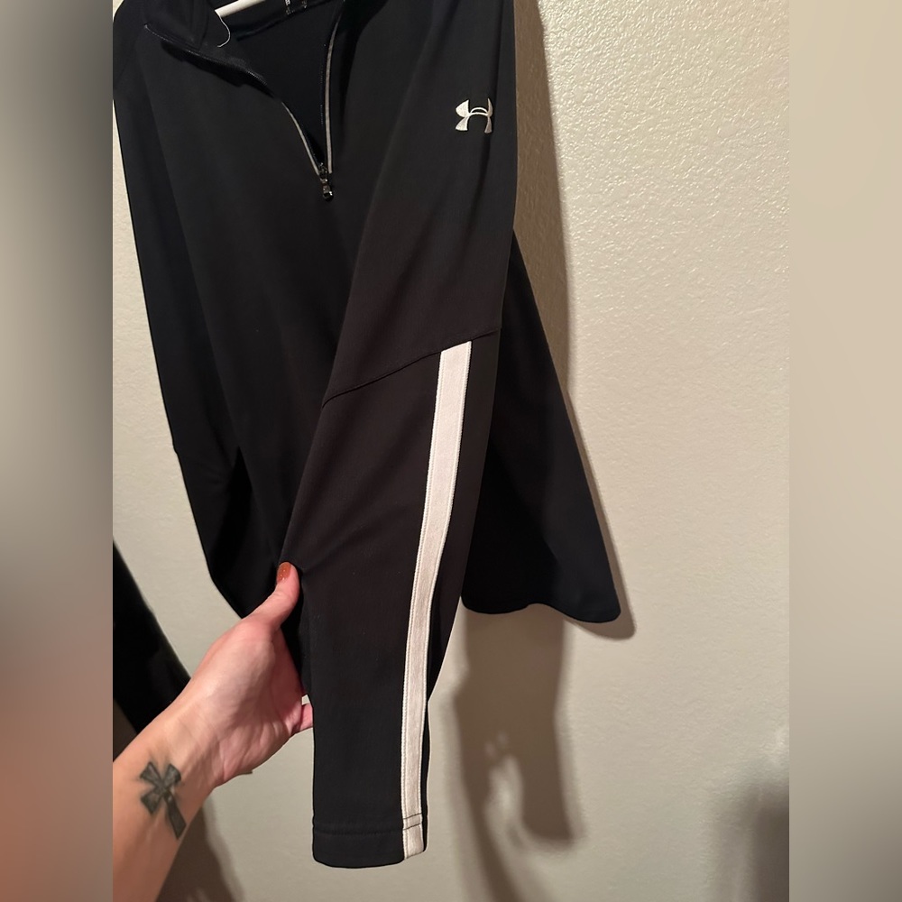Under Armour Pullover - Picture 2 of 5